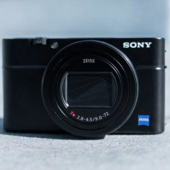 12 Compact Cameras That Thrive in Windy Coastal Towns