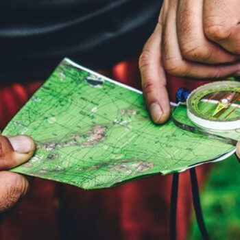 13 Hiking Essentials for Crisp Fall Trails (2025 Guide)