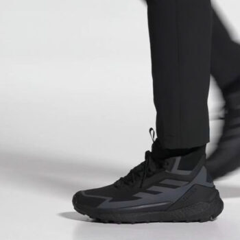 14 All-Black Travel Shoes for Men in 2025