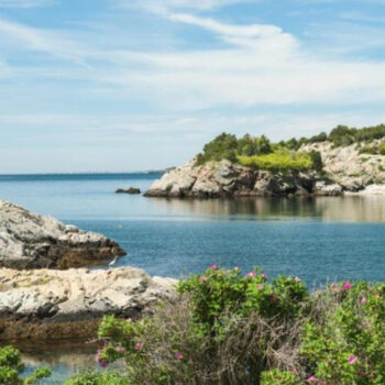 14 Hidden Rhode Island Coves Locals Don't Want Tourists to Find