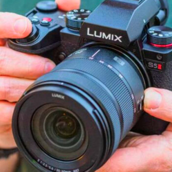 14 Travel Cameras That Make Markets and Cafés Look Alive