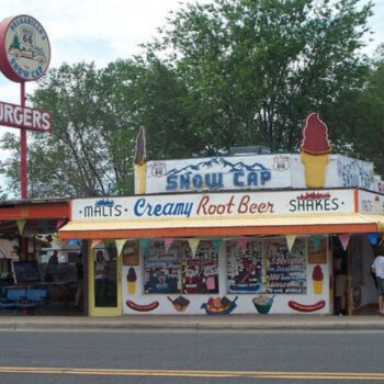 16 Roadside Diners from the ’50s That Still Serve Up the Same Great Grub