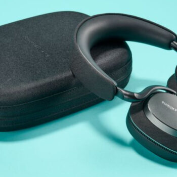 20 Noise-Cancelling Headphones Made for Air Travel