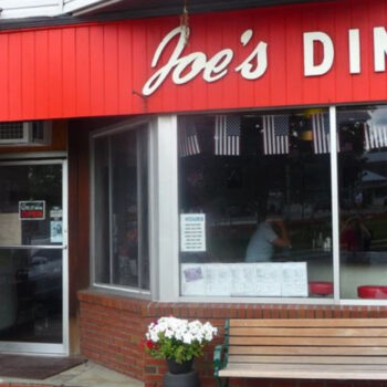 27 Roadside Diners That Locals Swear By - Have You Eaten at Yours?