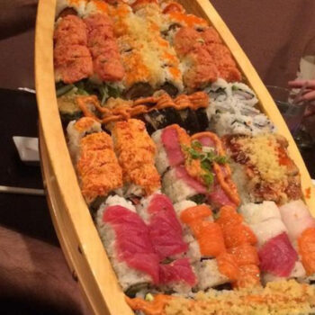 3 Illinois Buffets That Fall Flat & 6 That Actually Bring Big Midwest Energy