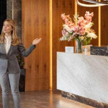 7 Red Flags Hotel Staff Notice the Moment You Check In