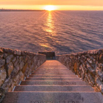 A cliff walk located near Newport with nonstop ocean views