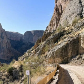 Arizona’s Apache Trail: Cliffside Roads Forged by 1930s Miners