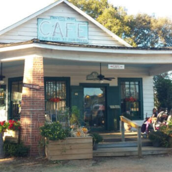 Connecticut River‑Town Breakfast Joints Worth the Trip