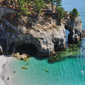Locals Call It the ‘French Caribbean’: 15 Beaches in Brittany With Water So Clear You’ll Think It’s Photoshopped
