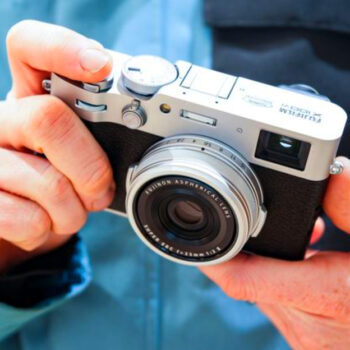Mirrorless vs Compact: What’s Best for Travel in 2026?