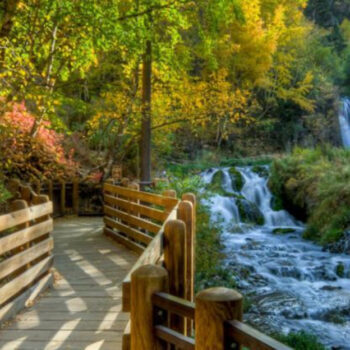 South Dakota in 10 Stops: Monuments, Trails, Caves & Haunted History