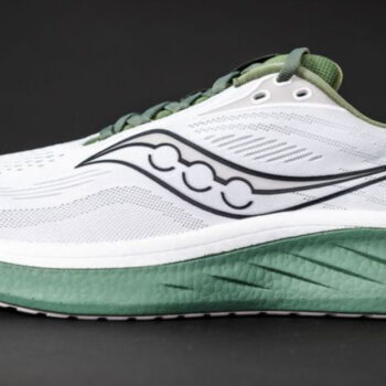 The 15 Best Comfortable Shoes for Men Traveling in Spring 2026