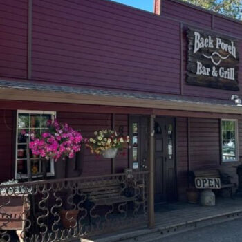 The Scenic Oregon Highway Dotted with BBQ and Pie