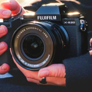 This Mirrorless Camera Is Made for Backpackers