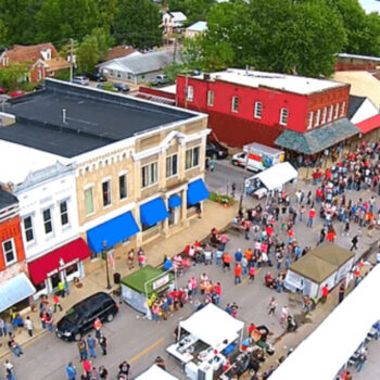 This Tiny Illinois River Town Hasn’t Changed Since the 1800s – You Have to See It to Believe It!