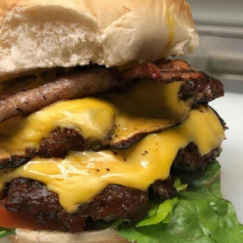 Under the Radar Missouri Restaurant Serving Shockingly Good Massive Cheeseburgers