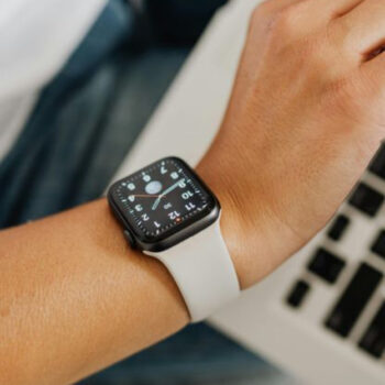 We Tried Apple vs Samsung Smartwatches – These 6 Performed Best