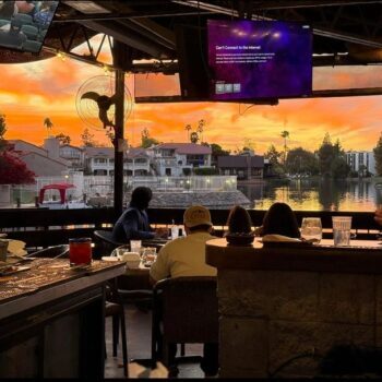 This Hidden Tempe, Arizona Lakeside Patio Serves Burgers, Cocktails, And Sunset Views You Won't Forget