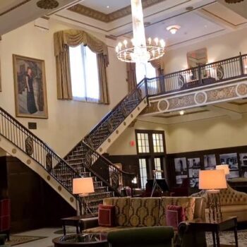 Guests Keep Coming Back To This Texas Hotel Precisely Because It Won't Modernize
