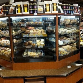 This Minnesota Market Is So Loaded You Can Grab Fresh Sushi, Rotisserie Chicken, And Bakery Bread All Under One Roof