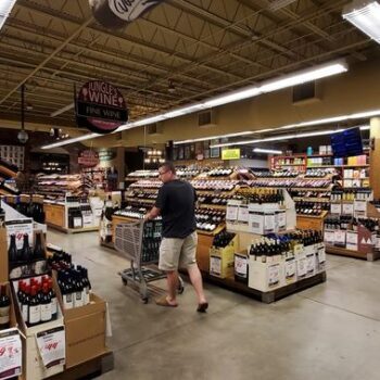 This Ohio Grocery Store Is So Enormous It Comes With Its Own Map, Places To Eat, And A Drink For Your Cart