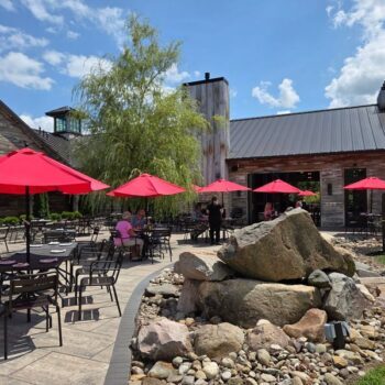 Lunch At This Ohio Restaurant Tucked Inside An Apple Orchard Turns Into A Whole Fall Afternoon