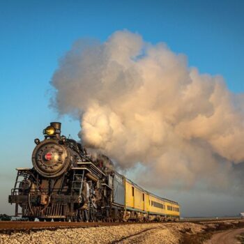 There's a Fascinating Vintage Florida Train Ride That Feels Like a Weekend From Another Era