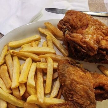 The Buffet at This Pinecraft Amish Village Comes With Homemade Pies and Fried Chicken That Sells Out Fast