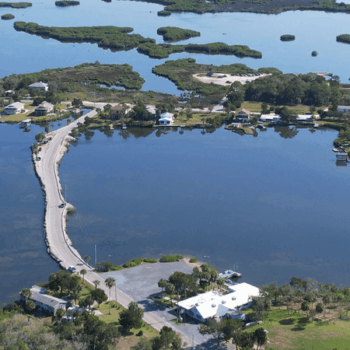 This Hidden Florida Seafood Spot Is Worth The Long Drive Down A Winding Coastal Road