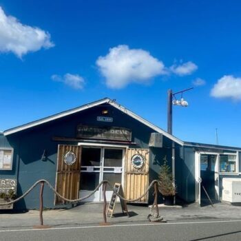 Drivers Skip the Freeway Just to Slurp Oysters at This Tiny California Seafood Shack