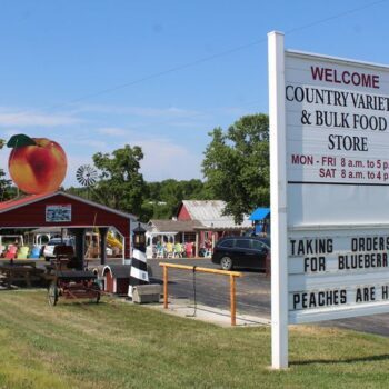 Ohioans Fill Whole Carts At This Cash-Only Amish Market Stocked With Things Regular Stores Never Carry