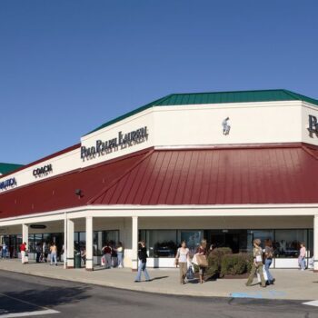 This Brand-Name Outlet Mall In Indiana Is Where Shoppers Score Deals On Coach, Nike And Lululemon