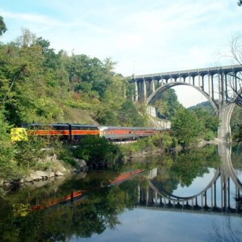 This Scenic Ohio Train Ride Glides Through Cuyahoga Valley National Park For One Of The State's Most Magical Days