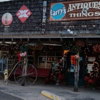 The Tiny Arizona Town Where Antique Lovers Can Lose Whole Days Among Dusty Storefronts