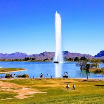 This World-Famous Arizona Fountain Is The Coolest Free Thing You'll Ever Watch At Sunset