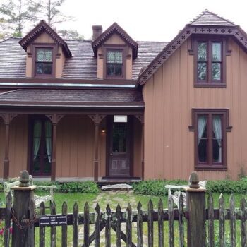 There's A Little Tennessee Town That Locals Still Consider One Of The State's Best-Kept Secrets