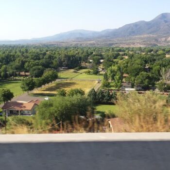You Can Retire On $2,000 A Month In This Quiet Arizona Town Ringed By Red Rock Views