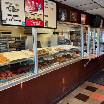 This Old-School Florida Donut Shop Sells Out Every Morning, So You Need to Get There Early
