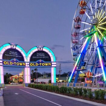 This Florida Amusement Park Still Lets You Walk Through the Gate for Free